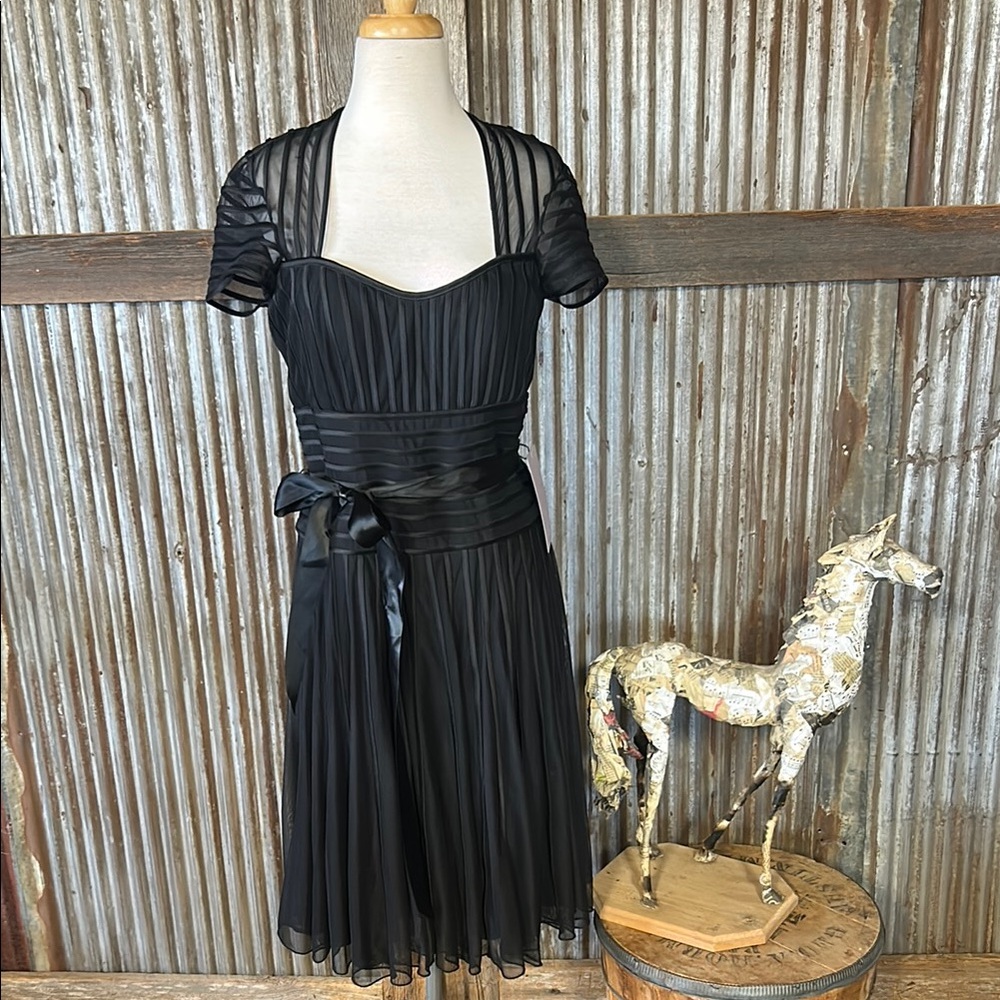 JS Collections Black and White Pleated Mini Dress 👗